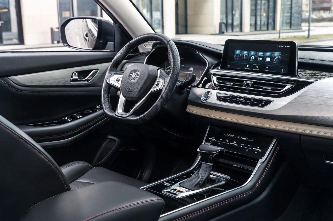 /img/cars/1637050086-interior_changan_CS75FL_2.jpg