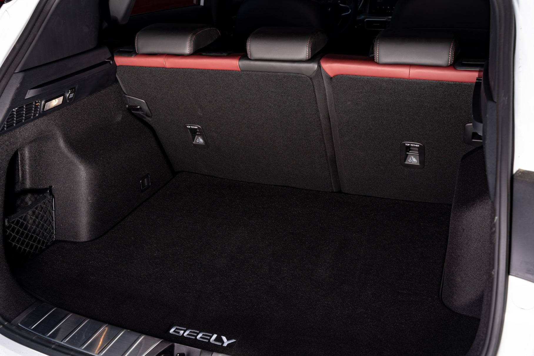 /img/cars/1637050943-interior_geely_Coolray_2.jpg