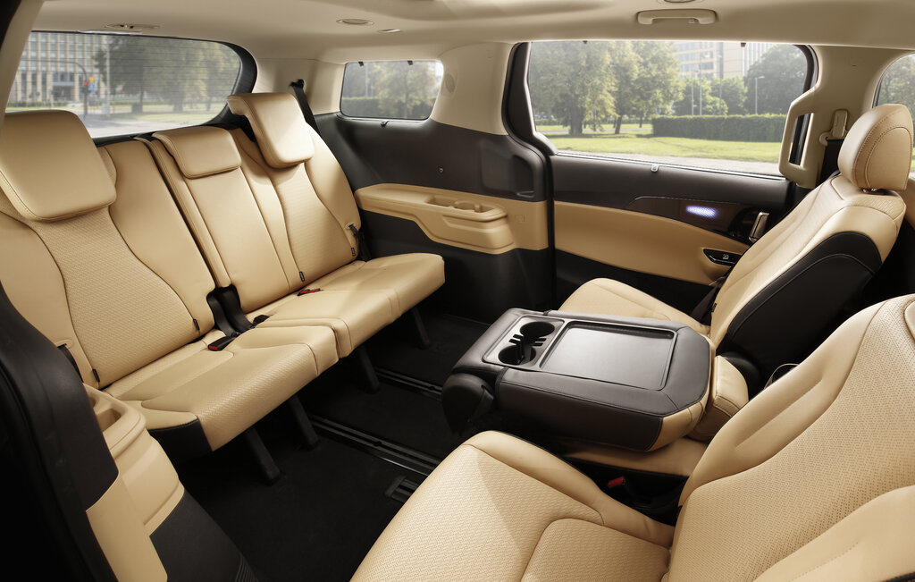/img/cars/1637051539-interior_kia_Carnival_3.jpg