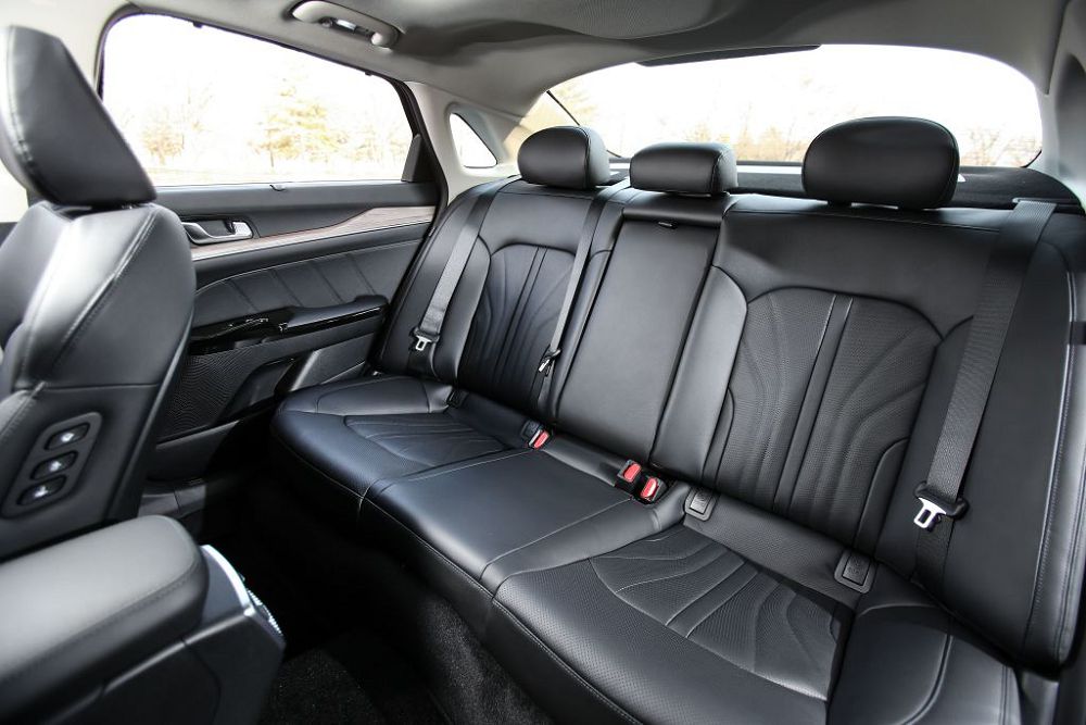 /img/cars/1637051647-interior_kia_K5_5.jpg