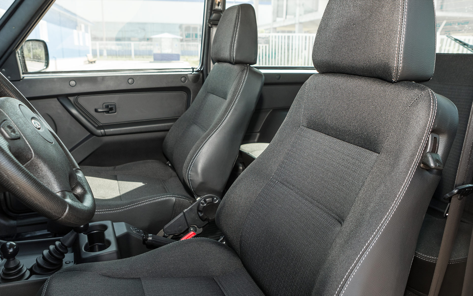 /img/cars/1637051927-interior_lada_4x4_3_dv_3.jpg