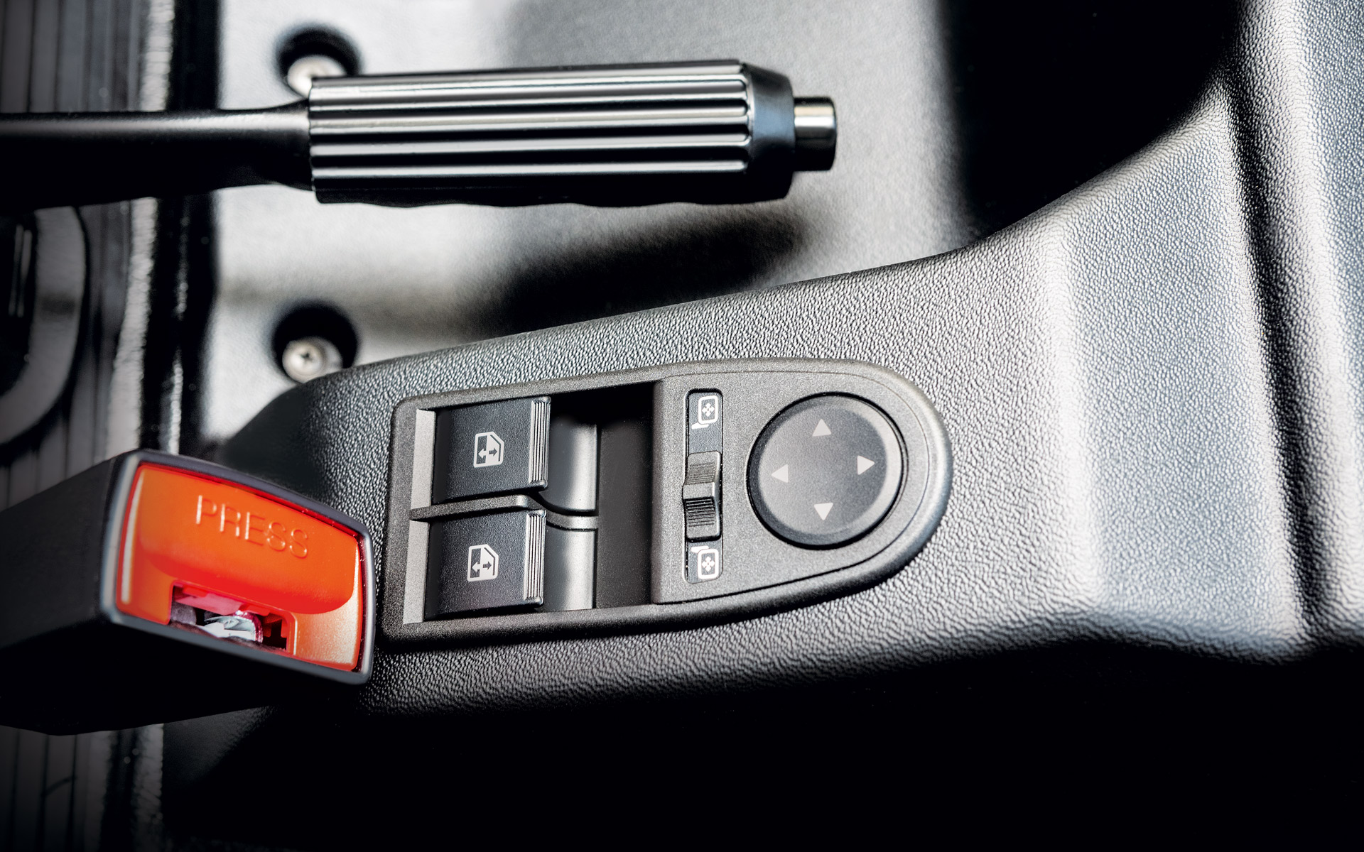 /img/cars/1637051928-interior_lada_4x4_3_dv_7.jpg