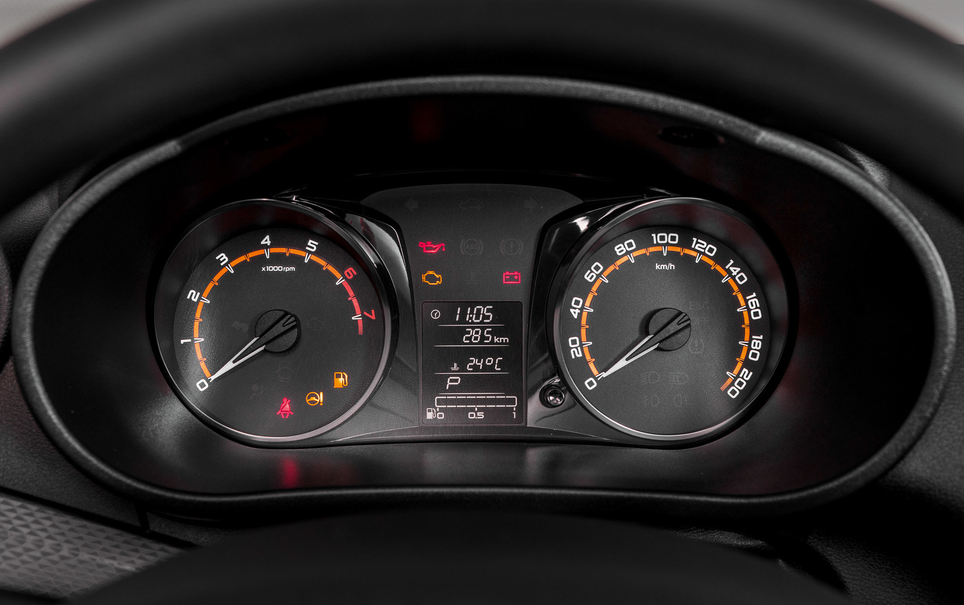 /img/cars/1637052072-interior_lada_Granta_liftback_11.jpg