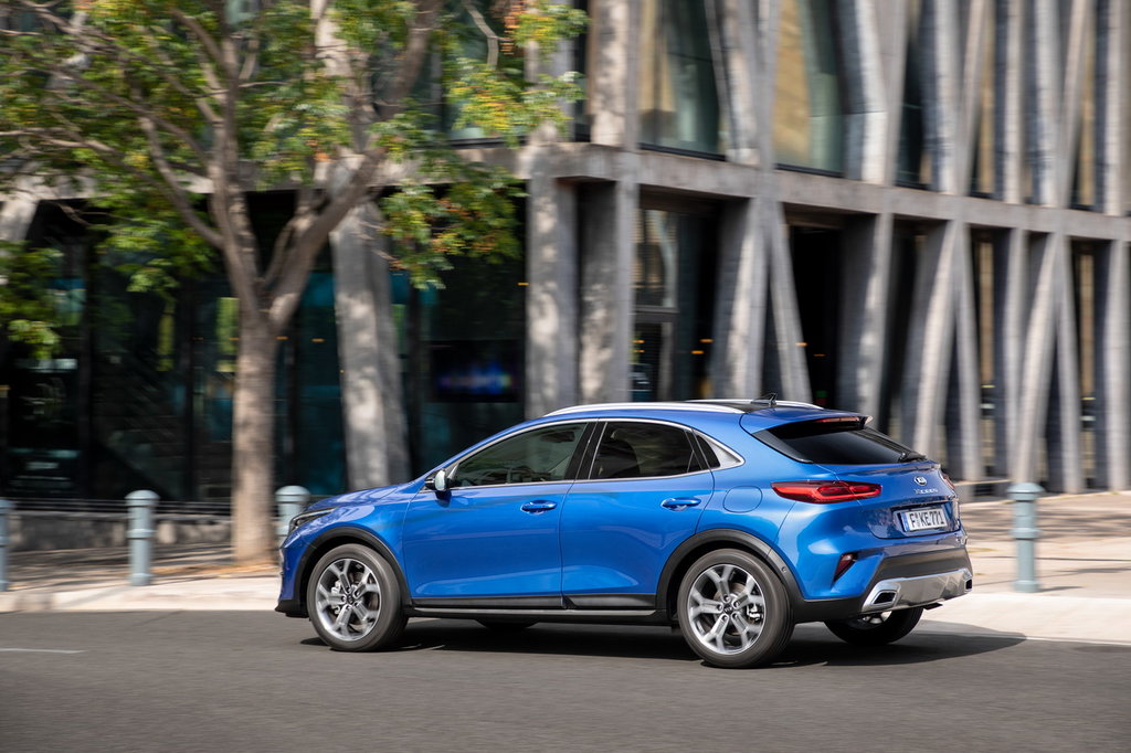 /img/cars/1667998660-kia_xceed_935616.jpg