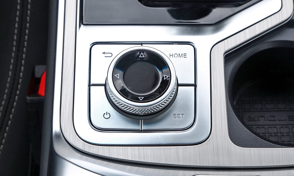 /img/cars/1679921195-x70-21.jpg