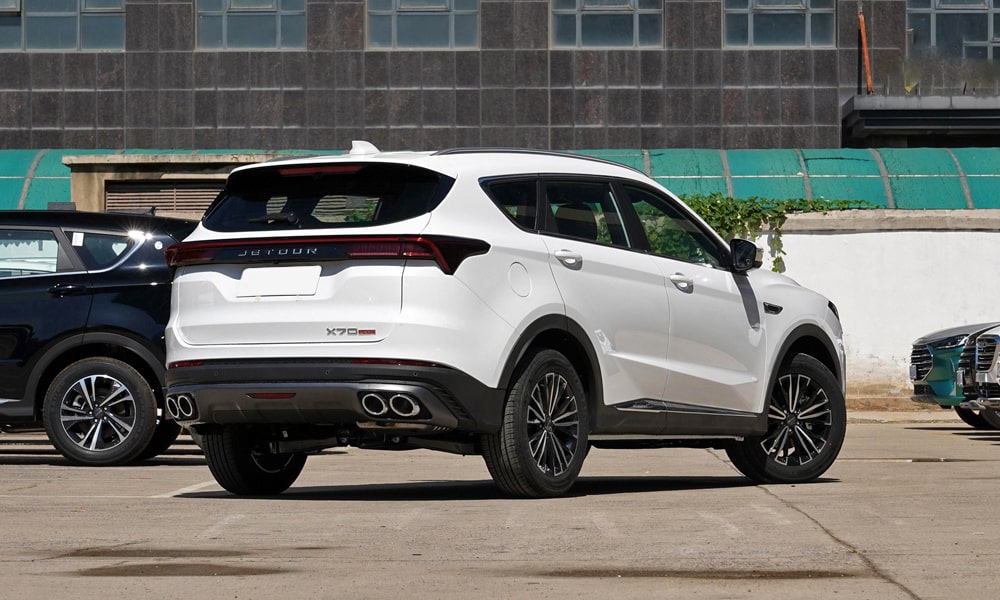 /img/cars/1679921426-x70-plus-1-2.jpg