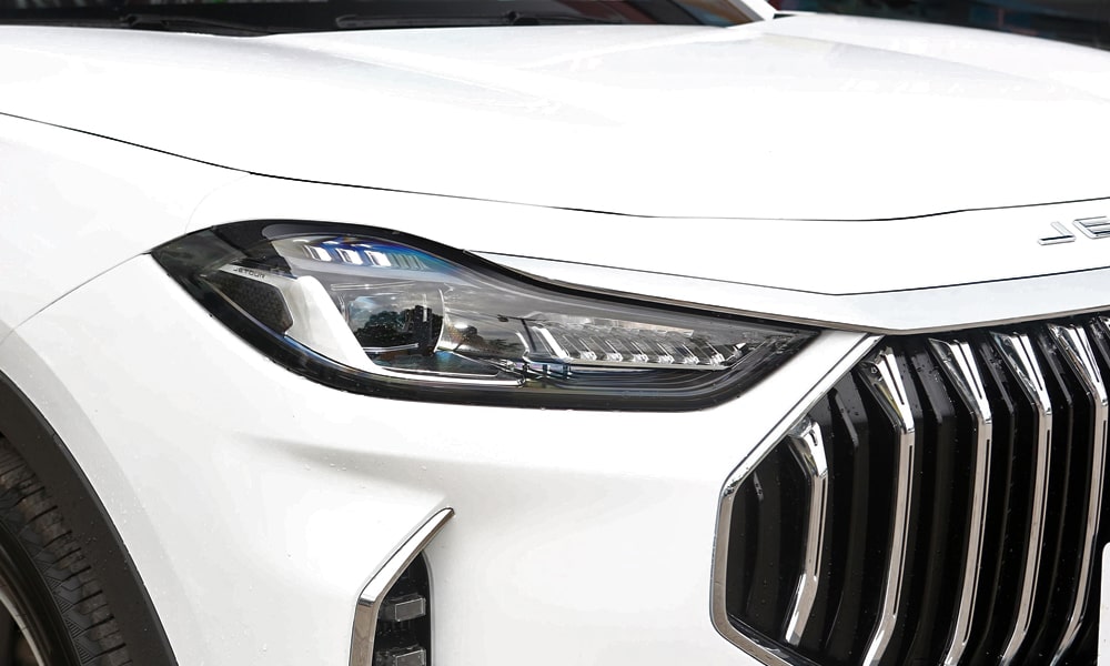 /img/cars/1679921426-x70-plus-1-9.jpg