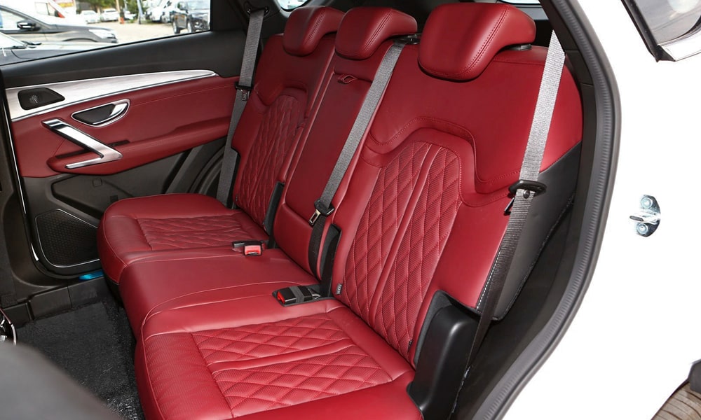 /img/cars/1679921443-x70-plus-1-16.jpg