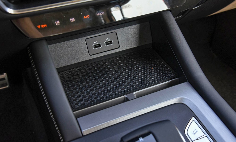 /img/cars/1690544084-x90-plus-22.jpg