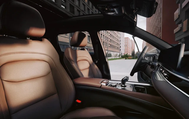 /img/cars/9d642a10-1a05-48b4-a681-6a9cec510c69.webp