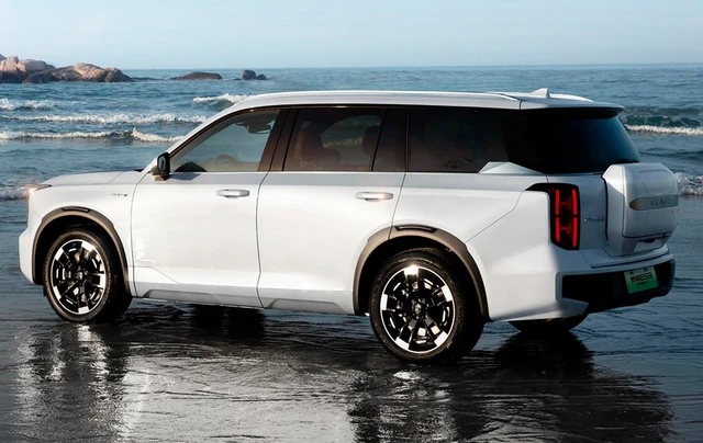 /img/cars/e5ce0b8f-c046-4c18-b7d7-72259d851189.webp