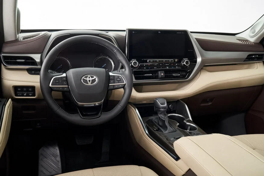 /img/cars/large_1653751a-2020-toyota-highlander-9_1596365146.webp